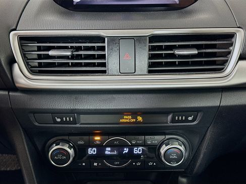Used 2017 MAZDA MAZDA3 Touring FWD image 22
