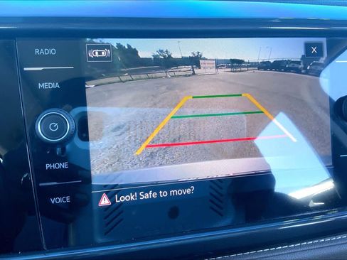 Used 2022 Volkswagen Taos SEL image 25