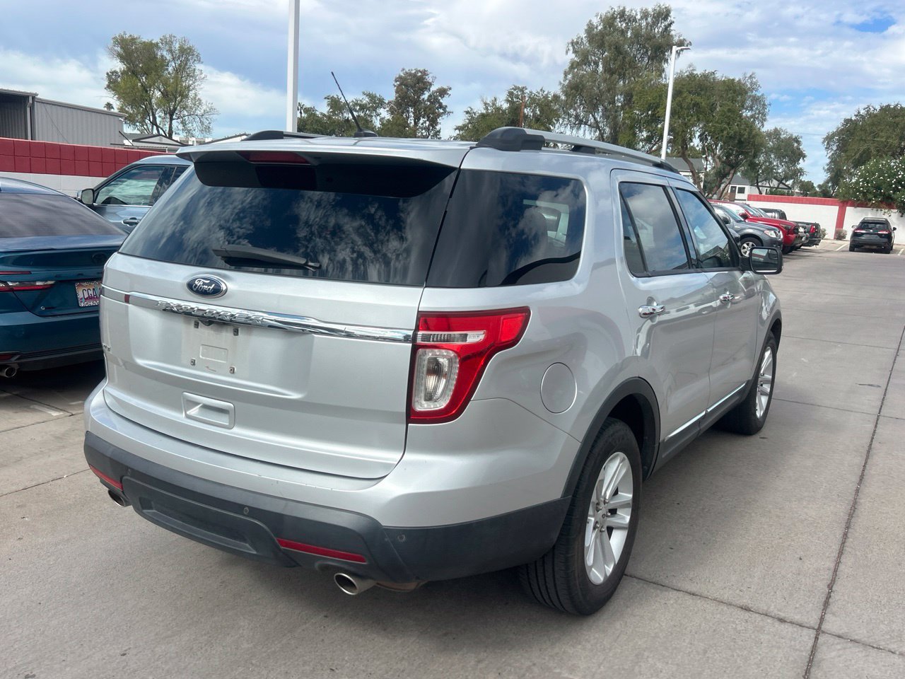 Used 2013 Ford Explorer XLT FWD image 4