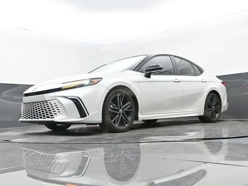 Used 2025 Toyota Camry XSE FWD image 27
