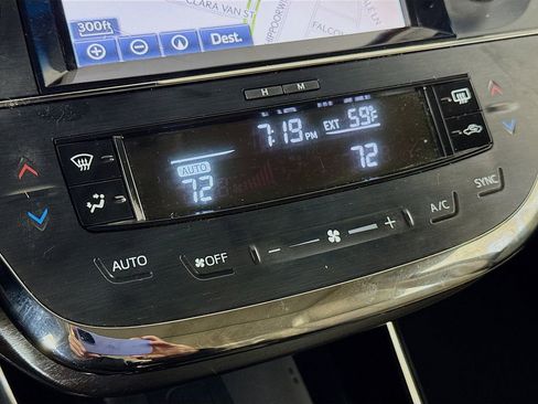 Used 2018 Toyota Avalon XLE Premium image 16