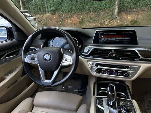 Used 2017 BMW 740i image 17