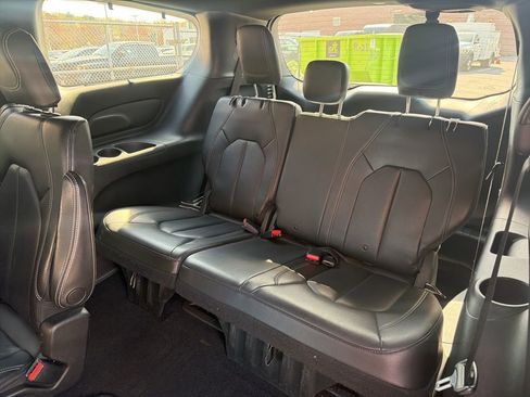 Used 2019 Chrysler Pacifica Touring-L w/ Advanced Safetytec Group FWD image 23