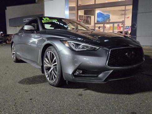 Used 2019 INFINITI Q60 3.0t Luxe w/ Essential Package image 3