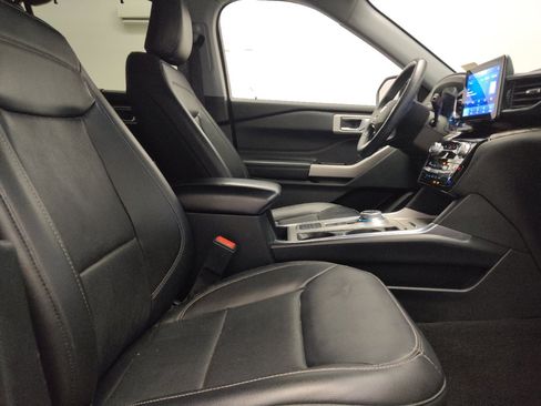Used 2021 Ford Explorer Limited w/ Equipment Group 301A RWD image 21