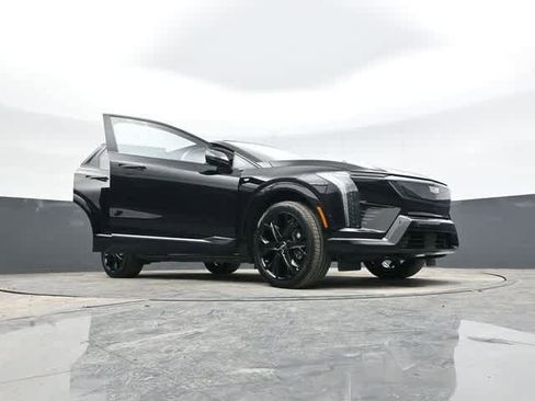New 2025 Cadillac Optiq Sport 2 w/ LPO, ONYX Package image 41