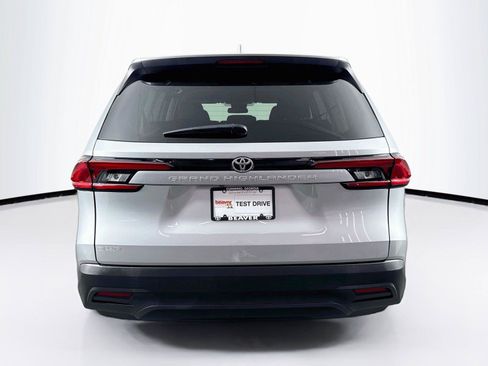 Certified 2025 Toyota Grand Highlander FWD image 11
