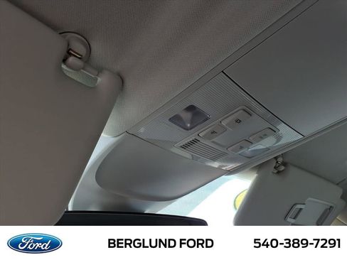 Used 2024 Volkswagen Taos SE image 29