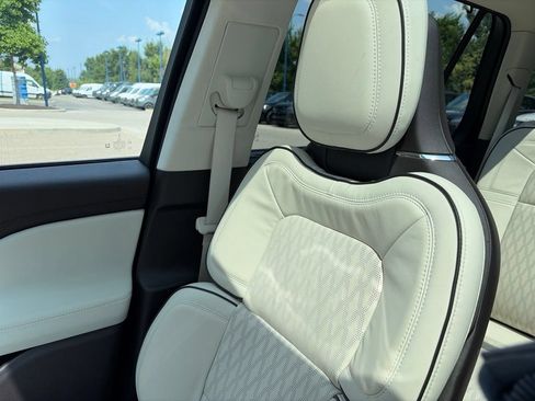 Used 2023 Lincoln Aviator Black Label AWD/4WD image 19