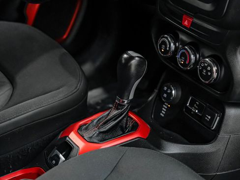 Used 2017 Jeep Renegade Trailhawk image 32