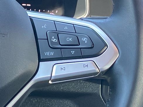 Certified 2025 Volkswagen Jetta SE FWD image 6