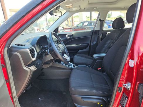 Used 2025 Hyundai Venue SEL FWD image 11