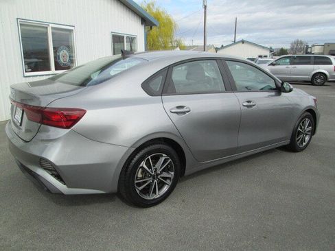 Used 2022 Kia Forte LXS w/ LXS Technology Package image 6