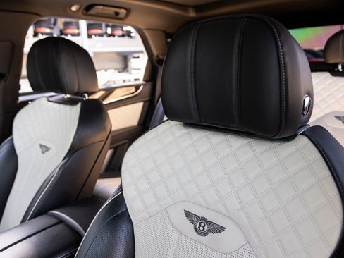 Used 2021 Bentley Bentayga image 21