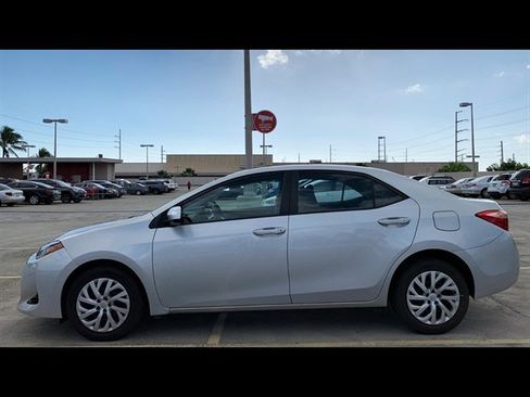 Used 2017 Toyota Corolla LE FWD image 8