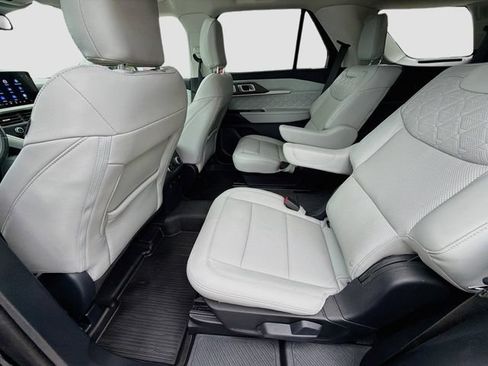 Used 2025 Ford Explorer Platinum w/ Ultimate Package AWD/4WD image 29