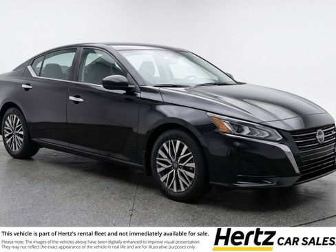 Used 2025 Nissan Altima 2.5 SV FWD image 1