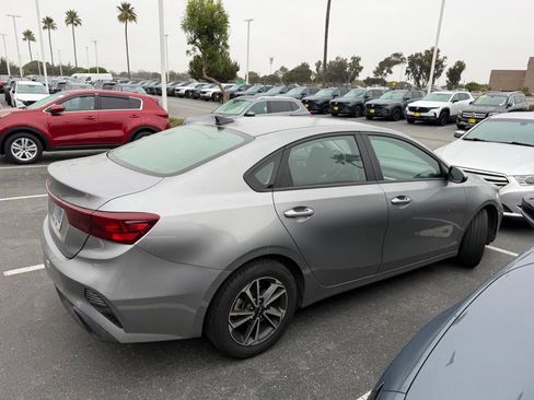 Used 2024 Kia Forte LXS FWD image 3