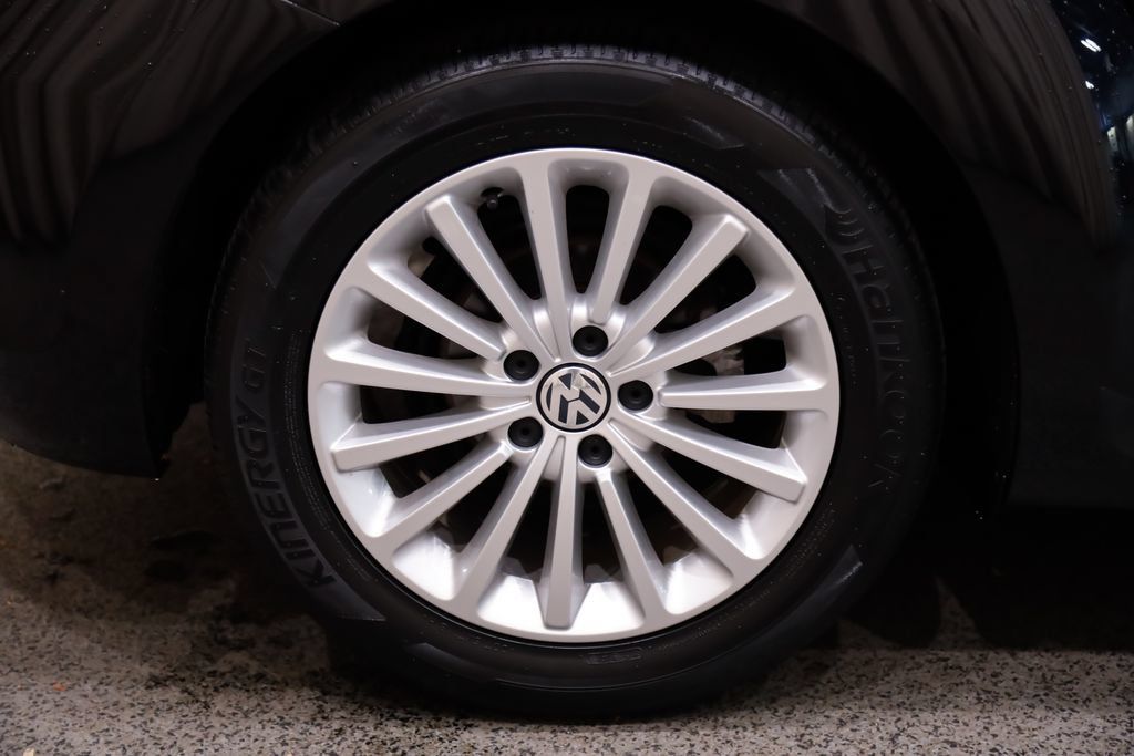 Used 2019 Volkswagen Beetle 2.0T SE FWD image 9