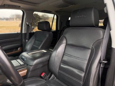 Used 2019 GMC Yukon Denali w/ Denali Ultimate Package image 3