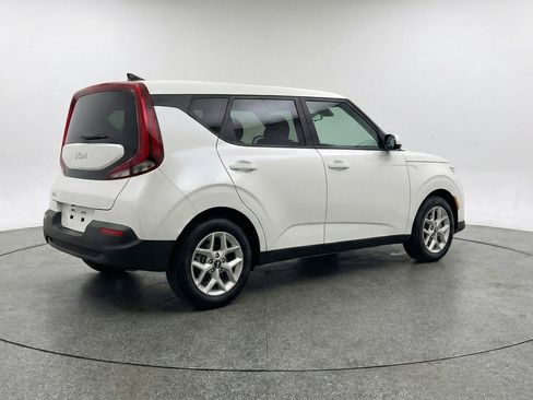 Used 2025 Kia Soul LX w/ LX Technology Package FWD image 9