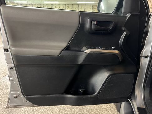 Used 2016 Toyota Tacoma SR5 image 16