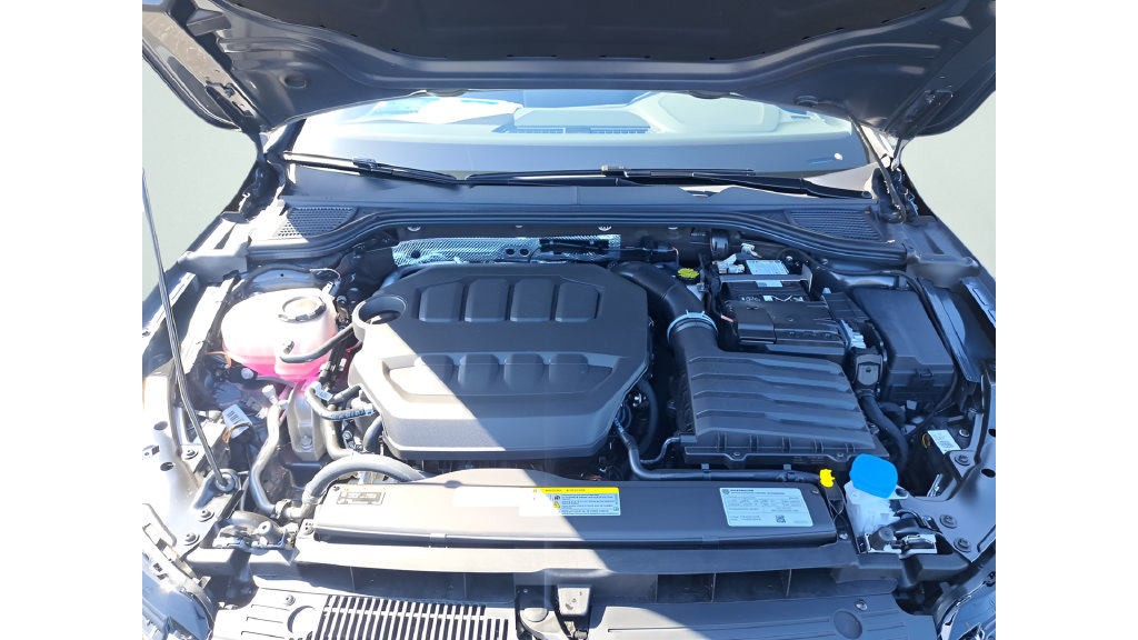 New 2026 Volkswagen GTI SE FWD image 25