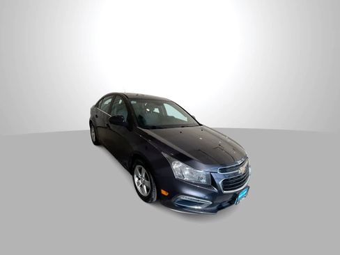 Used 2016 Chevrolet Cruze LT w/ Technology Package FWD image 2