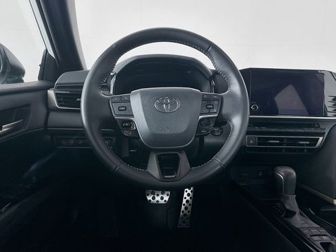 Used 2025 Toyota Camry SE image 18