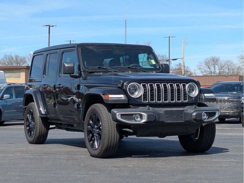 Used 2025 Jeep Wrangler Unlimited Sahara w/ Safety Group AWD/4WD image 1
