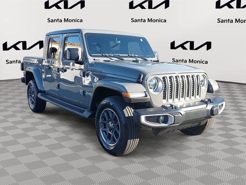 Used 2020 Jeep Gladiator Overland image 3