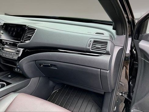 Certified 2025 Honda Ridgeline Black Edition image 24