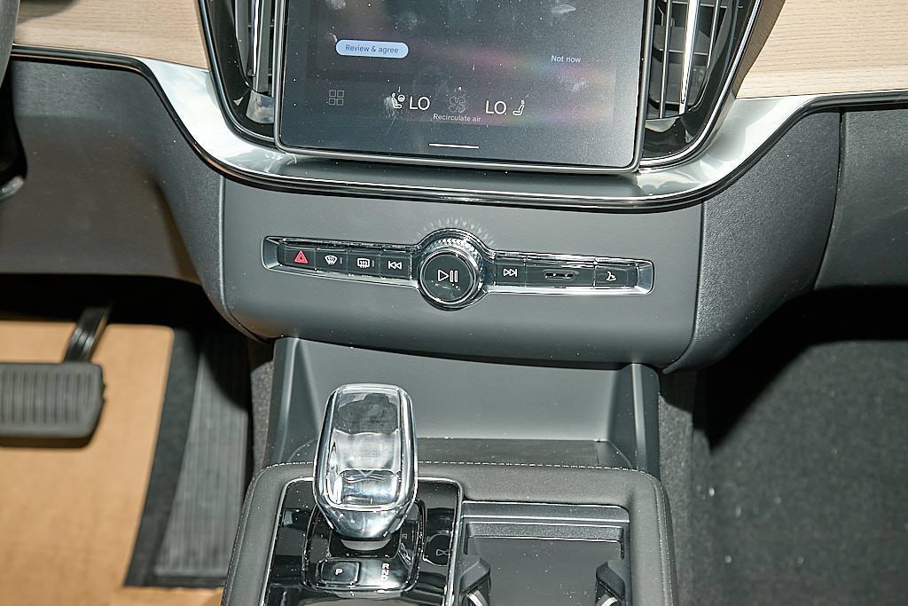 New 2026 Volvo XC90 T8 Plus w/ Protection Package AWD/4WD image 28