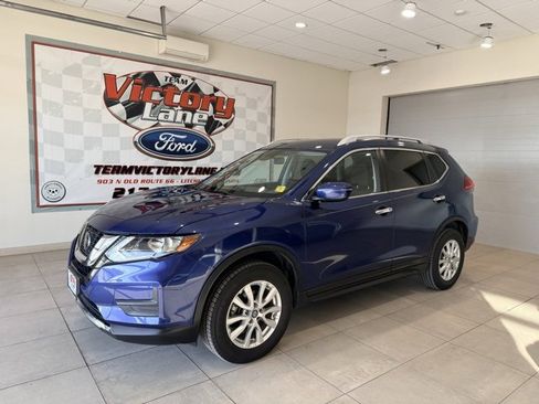 Used 2020 Nissan Rogue SV image 1