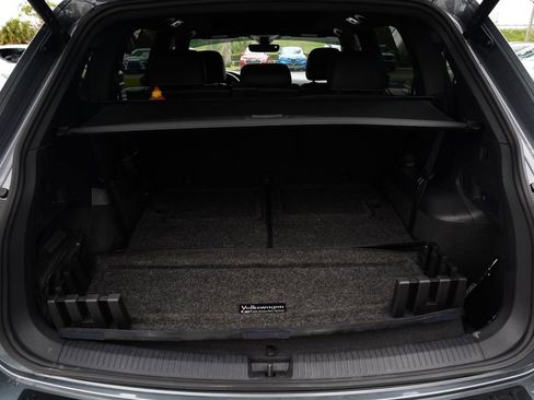 Used 2024 Volkswagen Tiguan SE R-Line FWD image 17