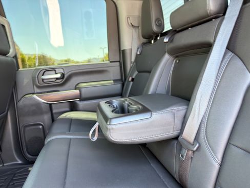 Used 2023 GMC Sierra 2500 SLT w/ SLT Preferred Package AWD/4WD image 26