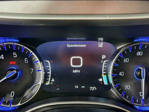 New 2027 Chrysler Pacifica Select AWD/4WD image 8