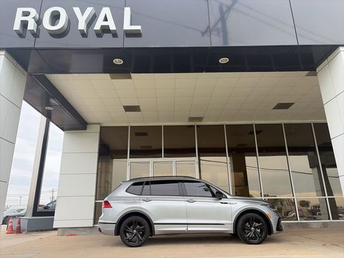 Used 2023 Volkswagen Tiguan SE R-Line FWD image 1