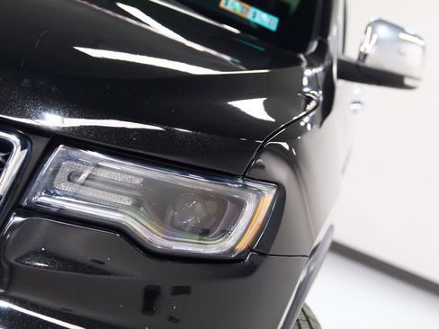 Used 2017 Jeep Grand Cherokee Limited w/ Luxury Group II image 7