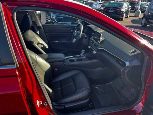 Used 2021 Nissan Altima 2.5 SR w/ SR Premium Package image 19