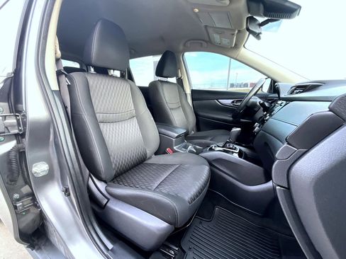 Used 2020 Nissan Rogue SV image 16