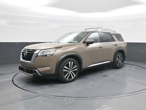 Used 2023 Nissan Pathfinder Platinum w/ Cargo Package AWD/4WD image 5