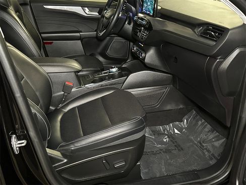 Used 2022 Ford Escape Titanium w/ Class II Trailer Tow Package image 11