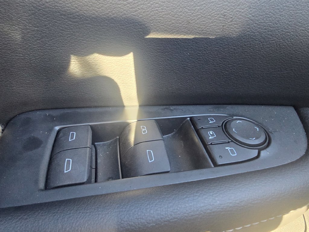 Used 2025 Buick Enclave Preferred FWD image 19