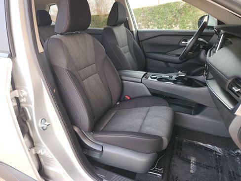 Used 2025 Nissan Rogue SV image 15