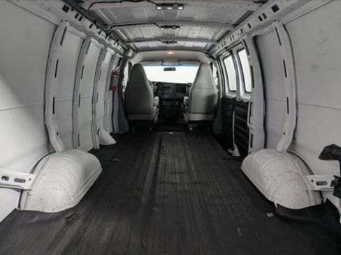 Used 2016 Chevrolet Express 2500 image 17
