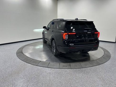 Certified 2025 Ford Explorer ST-Line w/ ST-Line Street Pack image 9