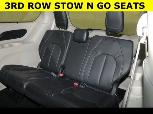 Used 2022 Chrysler Pacifica Touring-L image 10