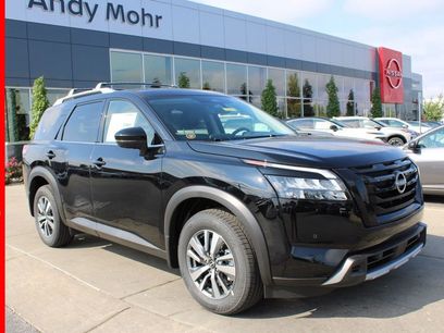 New 2025 Nissan Pathfinder SL w/ Black Appearance Package