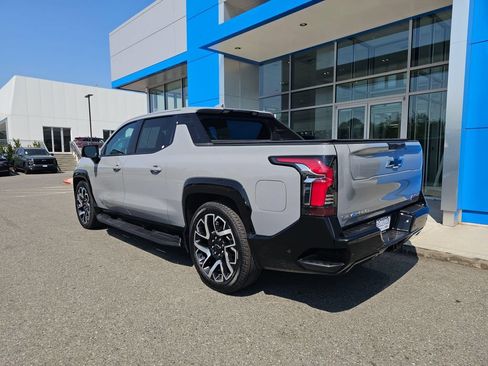 Used 2025 Chevrolet Silverado EV RST AWD/4WD image 5